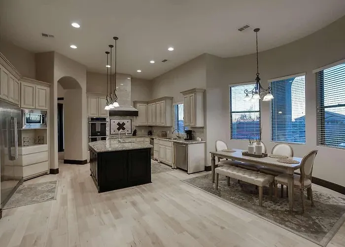 Holiday home Valley-view Pool & Hot Tub In Foothills Mesa