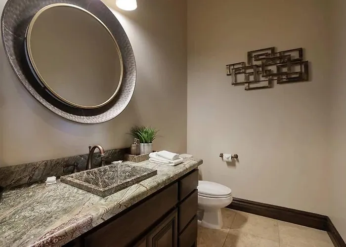 Holiday home Valley-view Pool & Hot Tub In Foothills *